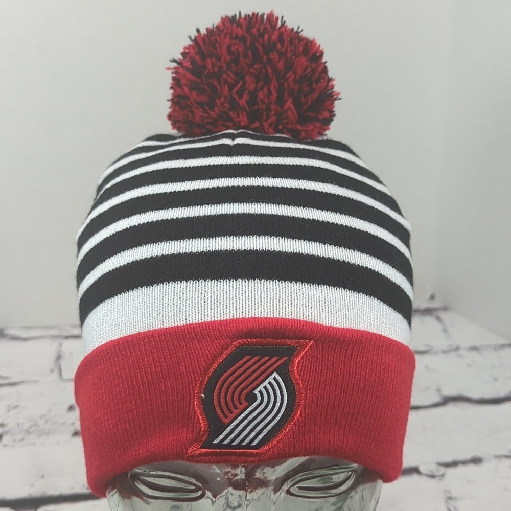 Trailblazer Pom Pom Beanie‎ Cap Hat Red White Black